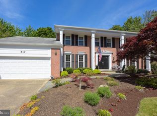 817 Saint Stephens Rd, Alexandria, VA 22304