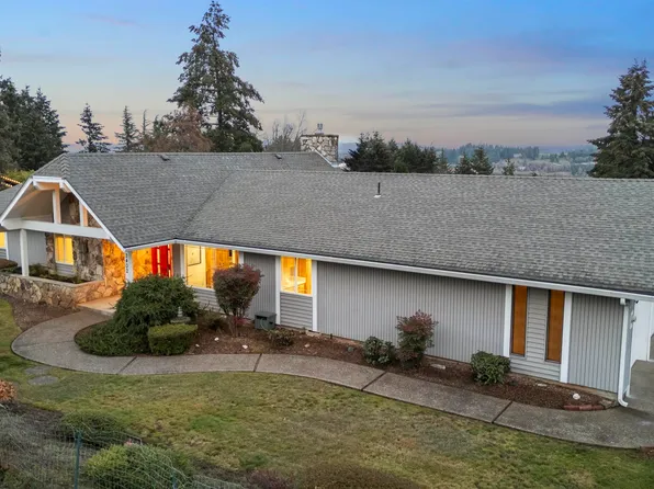 2402 SW Oakwood Dr, Dallas, OR 97338