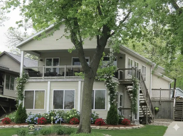 174B Center Point Dr #B, Montezuma, IA 50171