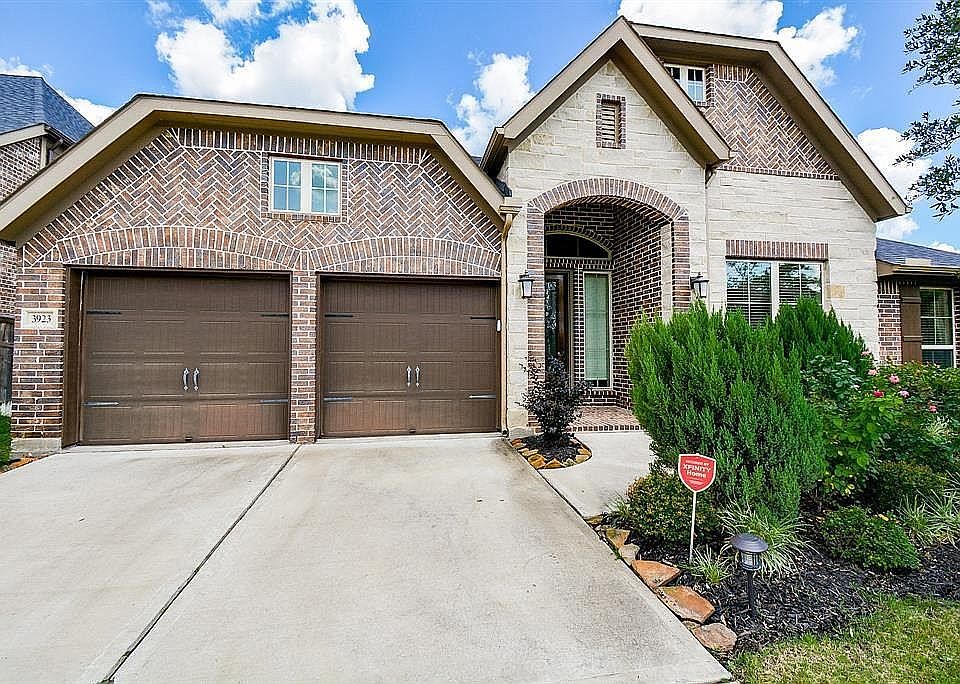 Beautiful 1 Story Perry Home with Brick and Stone Elevation