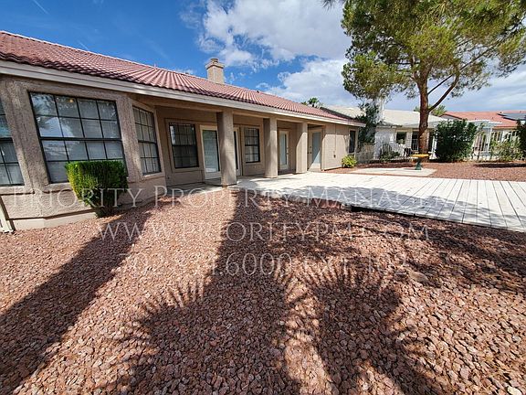 4th image of 5420 Singing Hills Dr