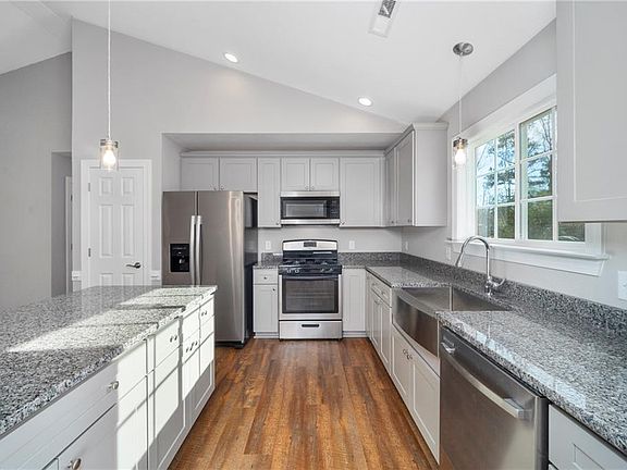 4th image of 725 Great Fork Rd