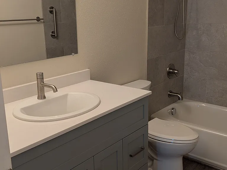 12130-12150 SW Gingham Ln — Photo 2