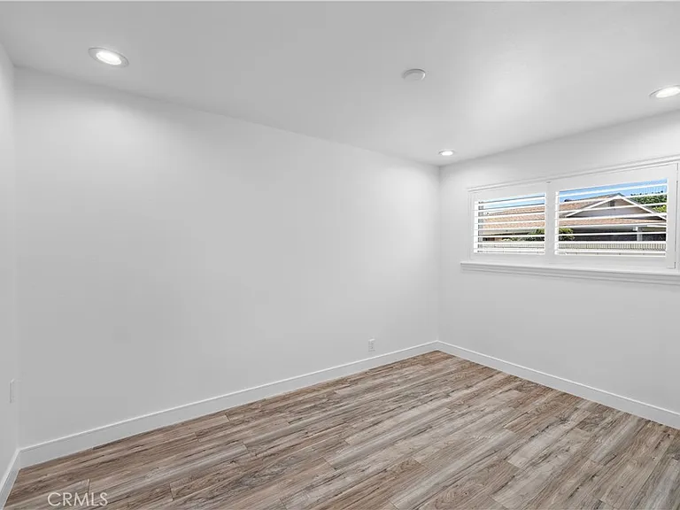 822 E Borchard Ave — Photo 11
