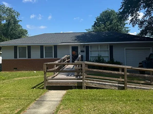 1303 E 14th St, Lumberton, NC 28358