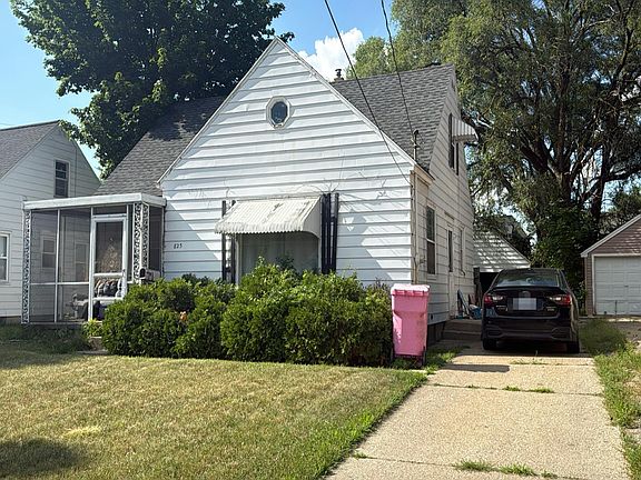 2nd image of 823 Blanchard St SW