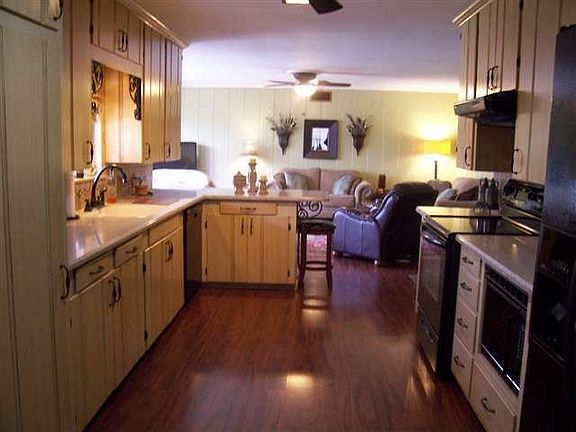 4th image of 604 Richardson Dr