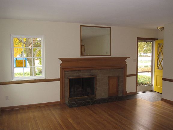 5th image of 1062 Fresno Dr