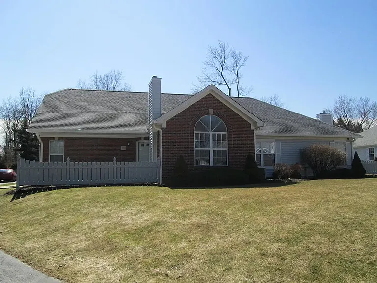 11 Newton Square Dr #1 — Photo 2