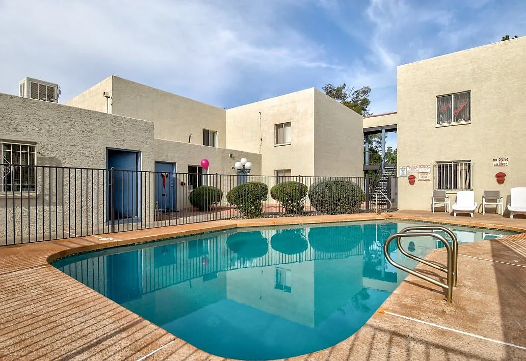 Canyon Club Apartments — Photo 1