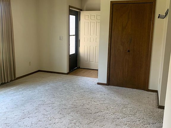 3rd image of 911 44th Avenue Ct APT 6