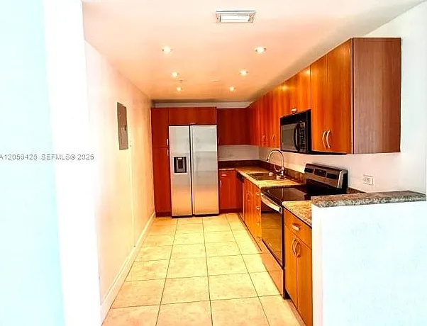 7501 E Treasure Dr #5H — Photo 4