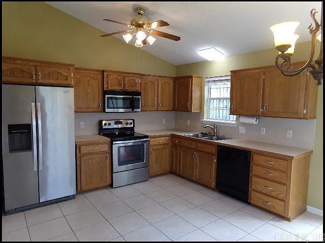 1009 Foxwood Dr — Photo 7