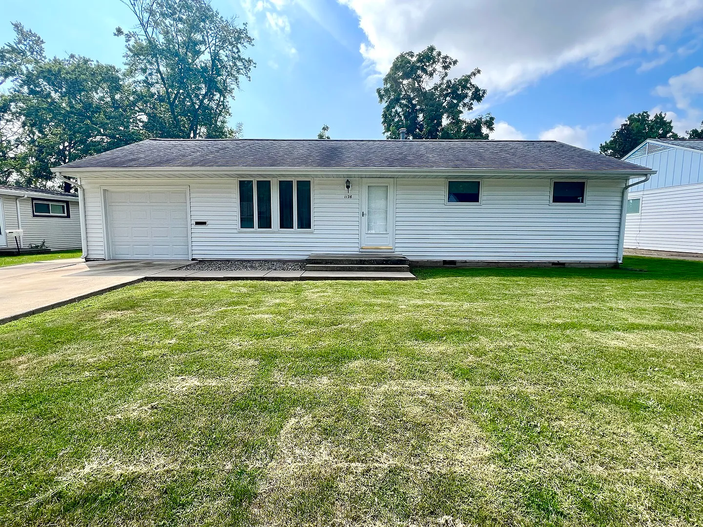 1128 Englewood Dr photo 1