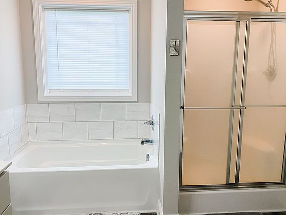 4th image of 726 Detour Rd