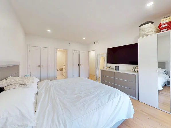 1940 Bergen Avenue image 14 of 42