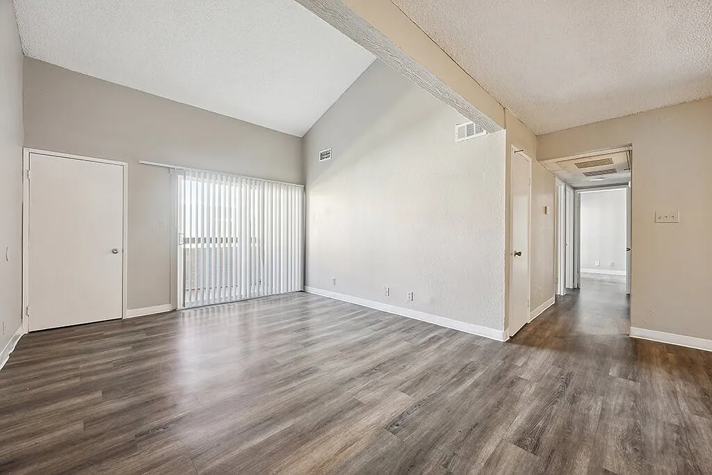 Woodcreek Apartments — Photo 4