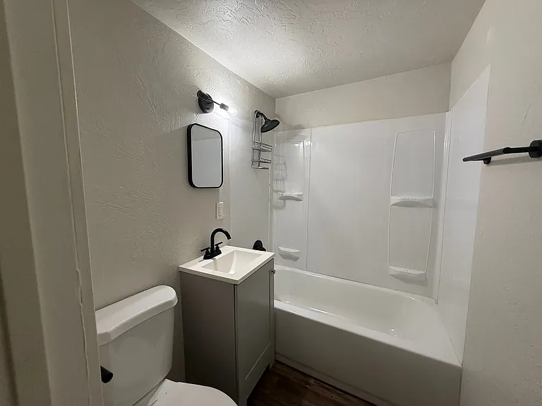 1612 N Villa Ave — Photo 6