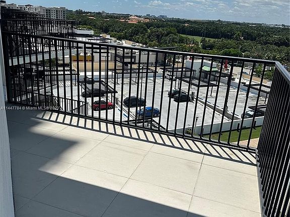 4th image of 5300 Paseo Dr #712