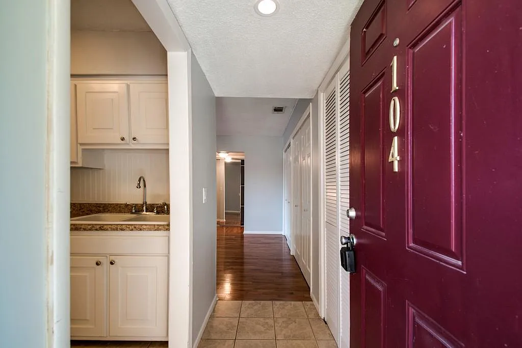 1 bed, 703 sqft, $1,250 — Photo 4