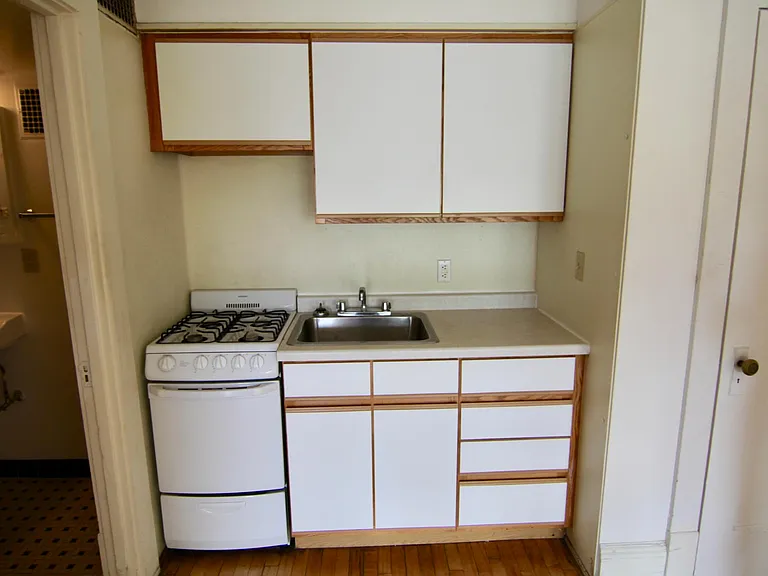 676 State St #405 — Photo 7