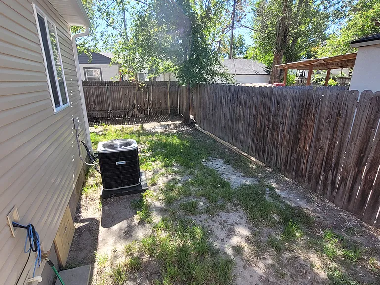 1927 W Yale Ct — Photo 16