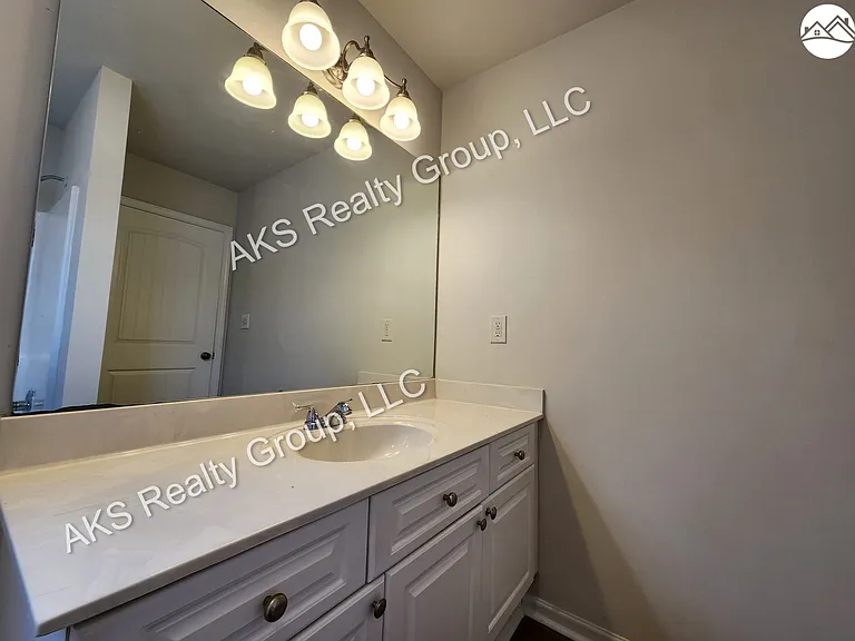 2269 Ridgemont Dr — Photo 13