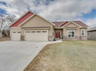 1860 Forest Glen Rd, Neenah, WI 54956