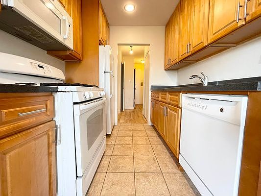 2nd image of 245-20 Grand Central Pkwy #6J