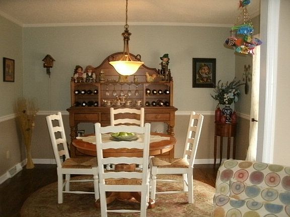 5th image of 505 Windsor Ct