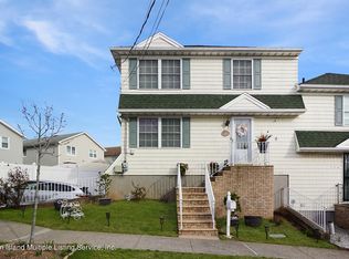 350 Saint Johns Ave, Staten Island, NY 10305