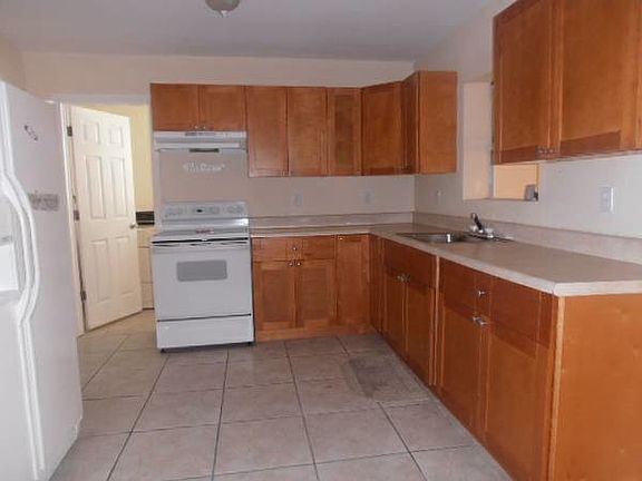 4th image of 906 S C St