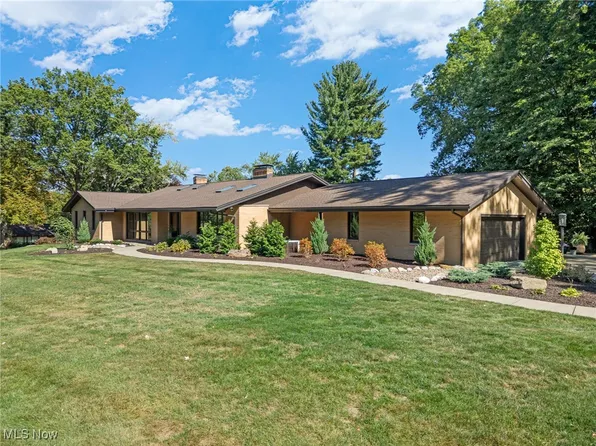 4012 Beechtree Cir NW, Canton, OH 44709