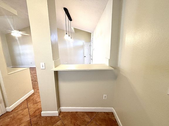 5th image of 1000 Henson Ct