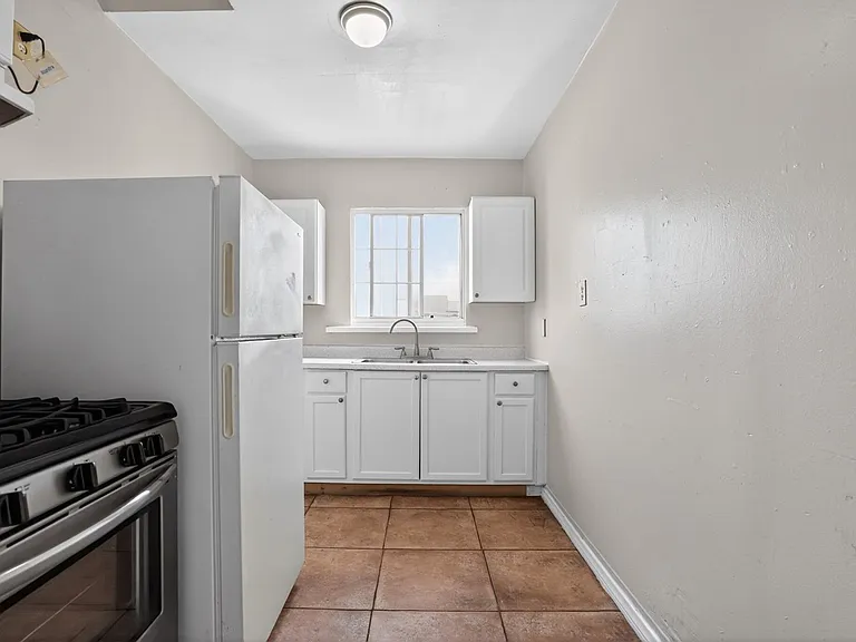 1157 E 21st St — Photo 10