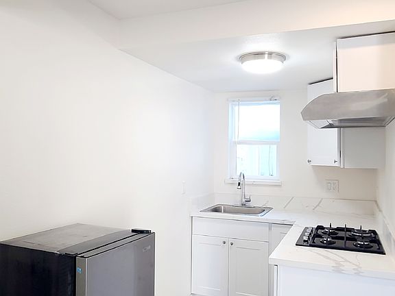 4th image of 33-21681 E Cliff Dr #33