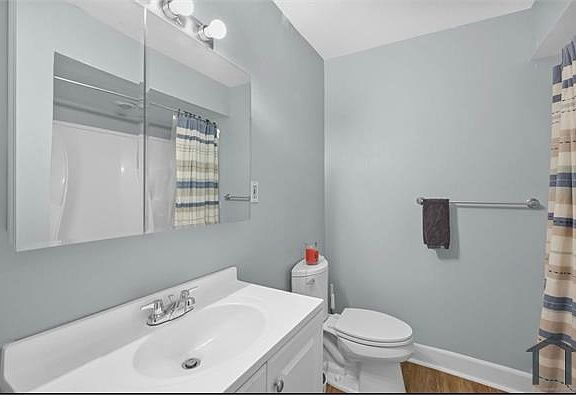 3rd image of 115 Harborview Ave #2