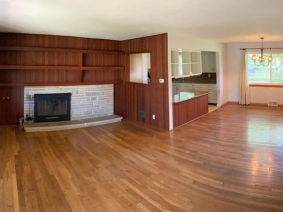 3rd image of 1006 W Northcrest Ave