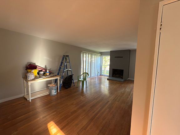 3rd image of 719 Converse Dr