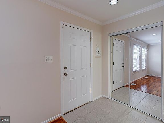 4th image of 402 Curry Ford Ln