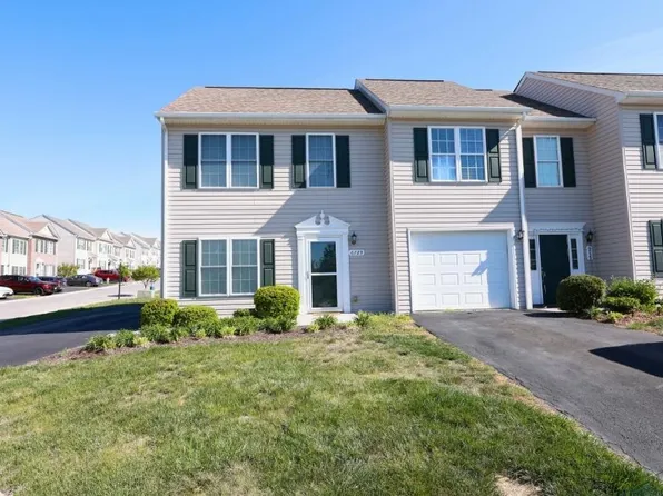 6729 Village Green Dr, Roanoke, VA 24019