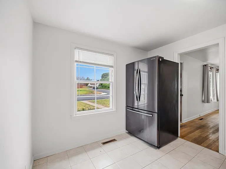 2403 W Everett Ave — Photo 17