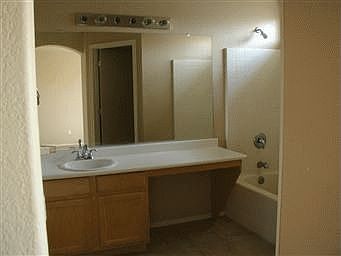 5th image of 1015 E La Salle St