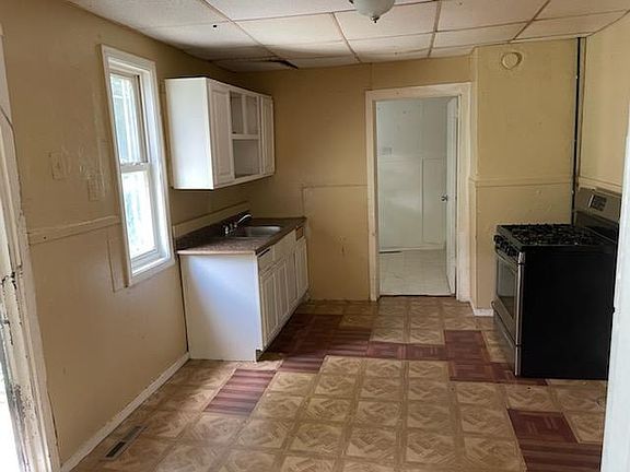 3rd image of 9 Concord St #L