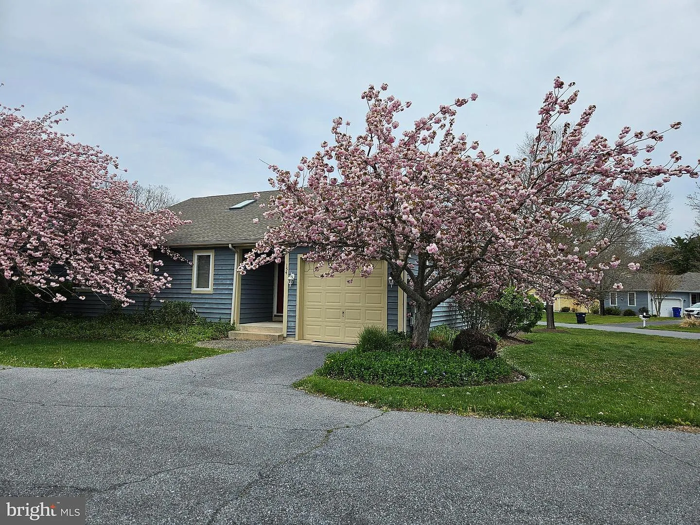154 Lakeside Dr photo 1