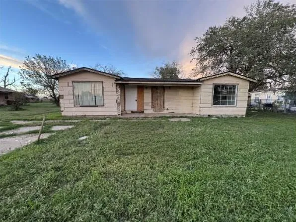 1511 Gray St, Plainview, TX 79072