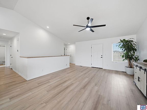 4th image of 942 W Panorama Rd