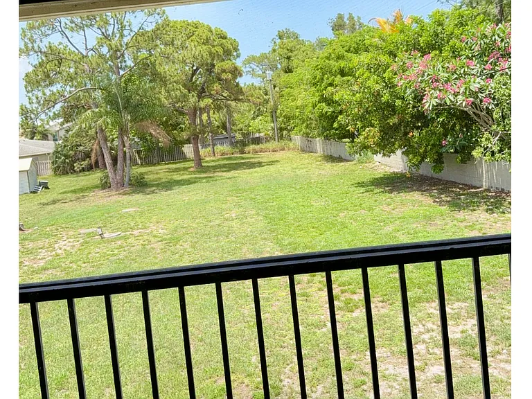871 NW Sunset Dr #5 — Photo 11
