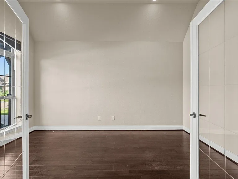 2524 Davis Prairie Ln — Photo 5