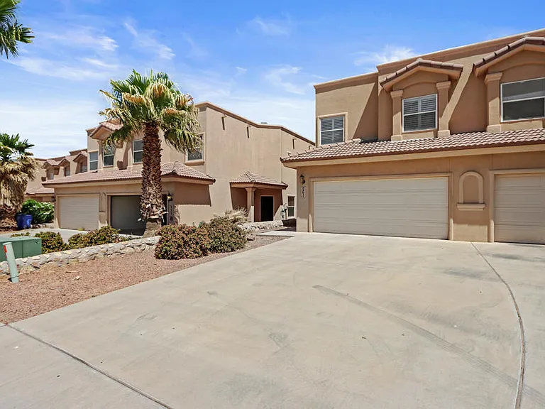 561 Green Village Ct #A — Photo 4